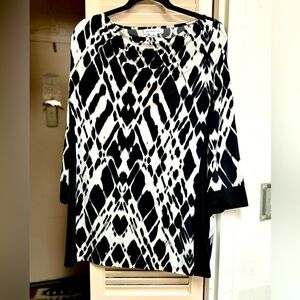 BLACK AND WHITE PRINT TOP BLACK SIDE N WRIST W LOOPS FOR BELt  22” p n 20 L